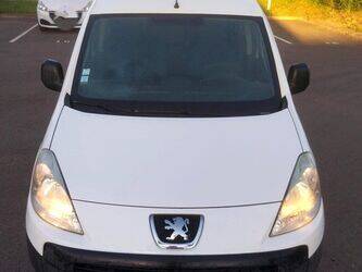2011-peugeot-partner-1463625-47915227