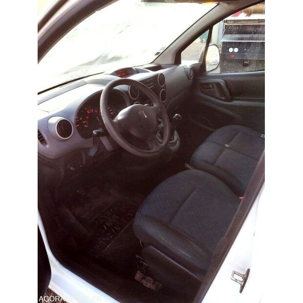 2011 Peugeot PARTNER-47915228