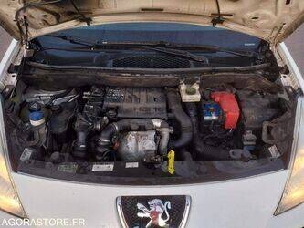 2011-peugeot-partner-1463625-47915232