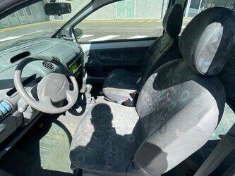 2006-renault-twingo-1463628-47915251