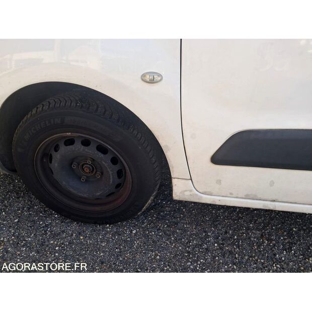2011 سيتروين BERLINGO-47915499