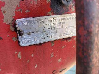 international-724-47917642