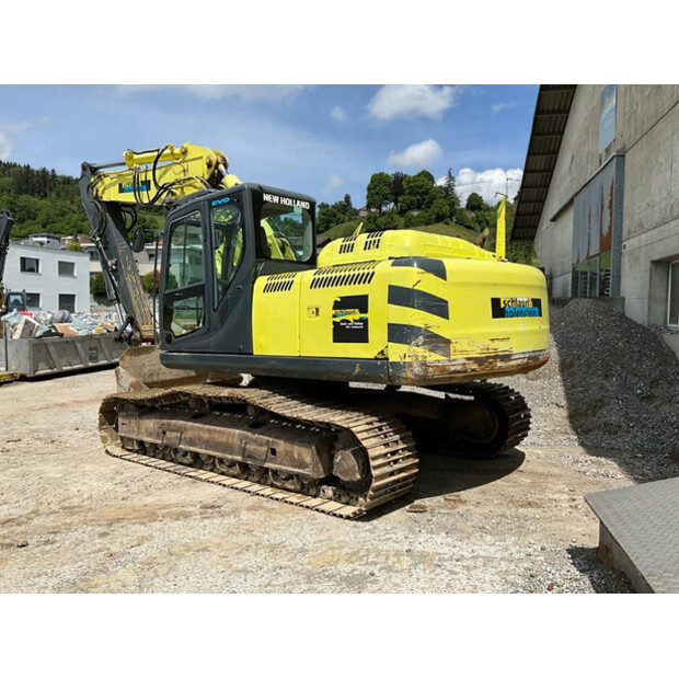 2011 New Holland E215B-47921161
