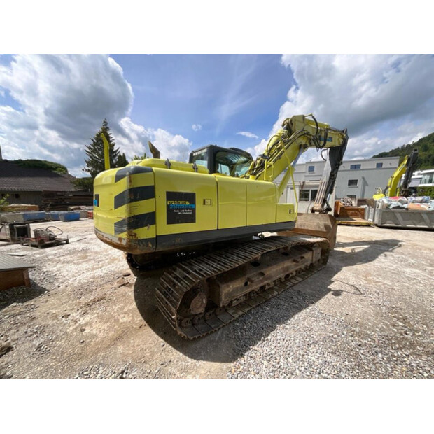 2011 New Holland E215B-47921162