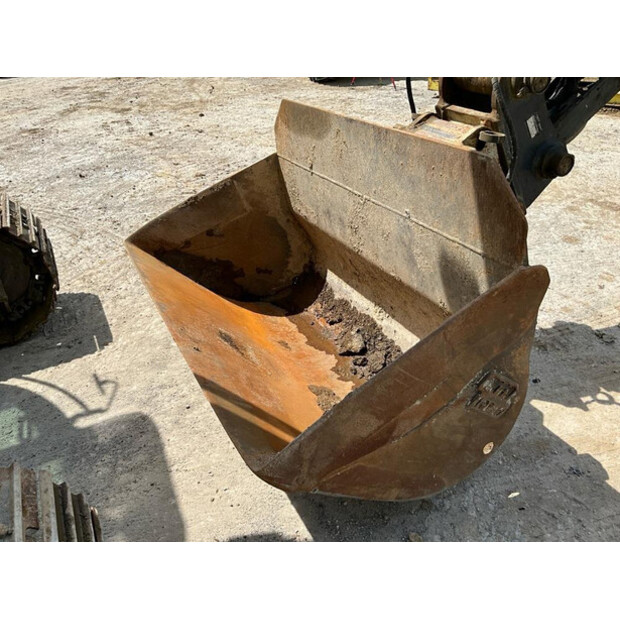 2011 New Holland E215B-47921165