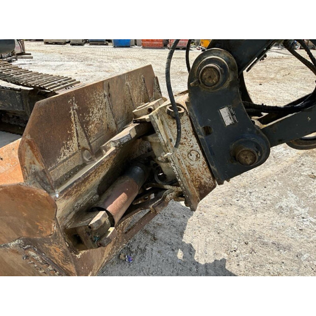 2011 New Holland E215B-47921167