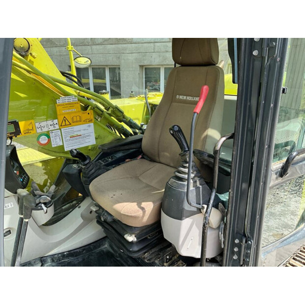 2011 New Holland E215B-47921172