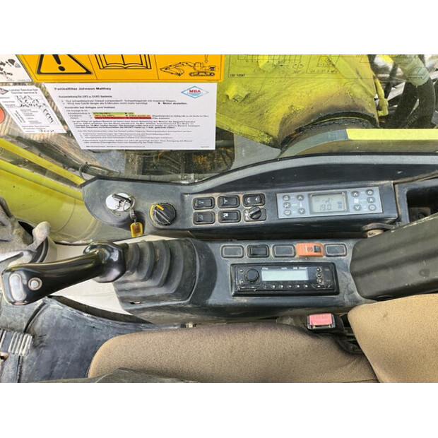 2011 New Holland E215B-47921174