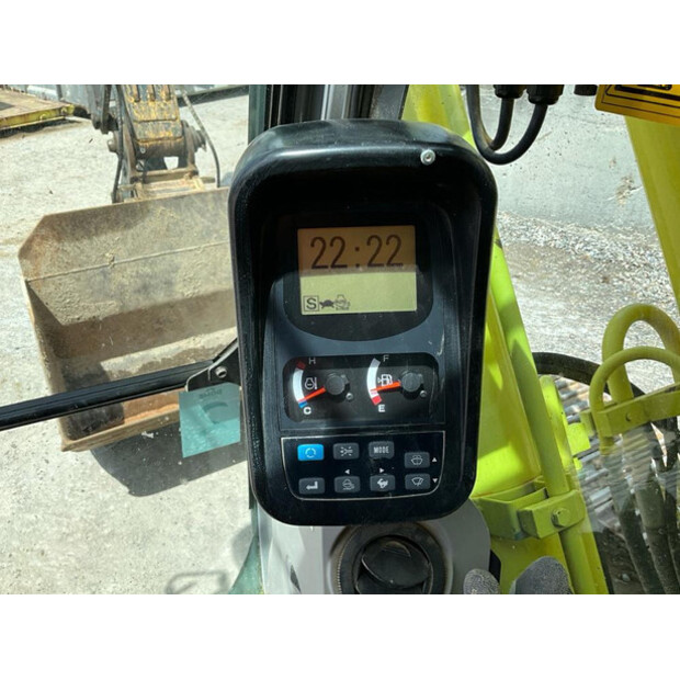 2011 New Holland E215B-47921177