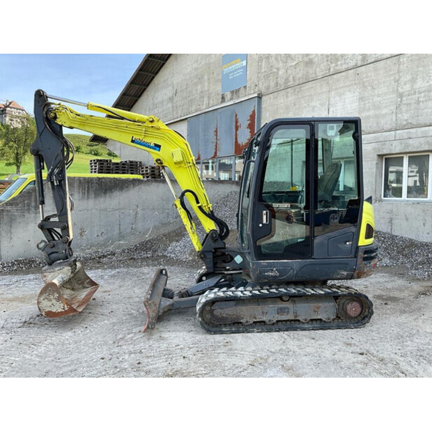 2016 TAKEUCHI TB240-47921207
