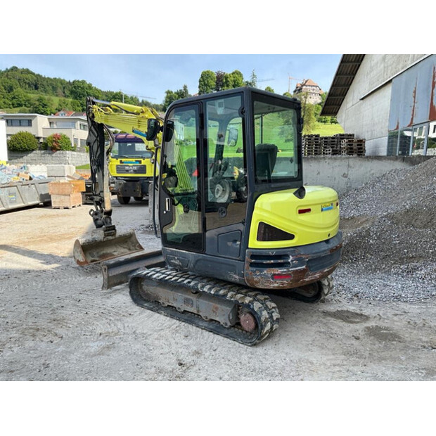 2016 TAKEUCHI TB240-47921208