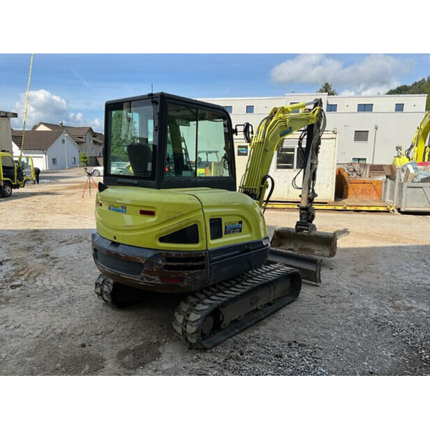 2016 TAKEUCHI TB240-47921209