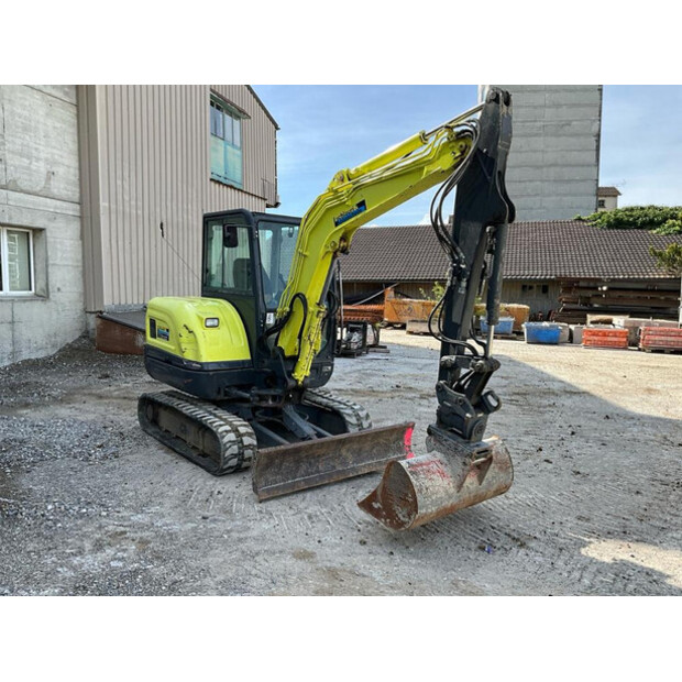 2016 TAKEUCHI TB240-47921212