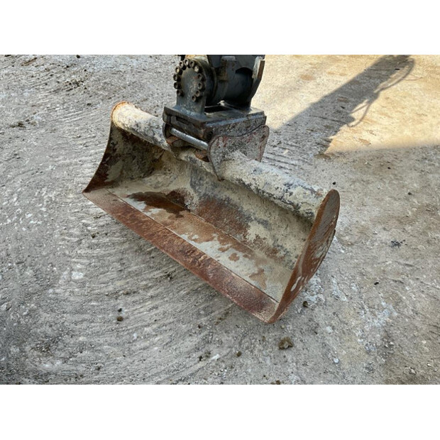 2016 TAKEUCHI TB240-47921214