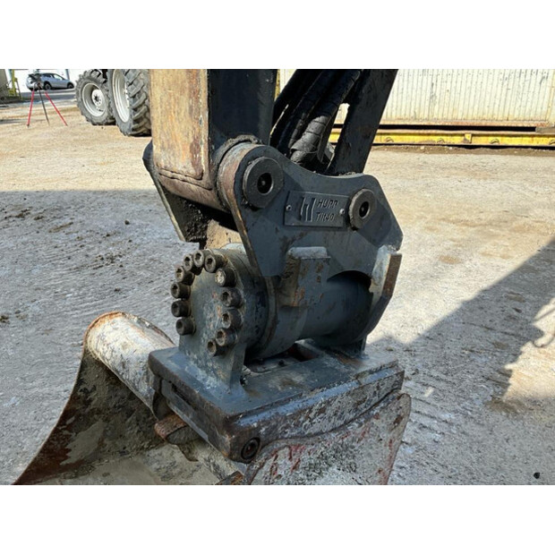 2016 TAKEUCHI TB240-47921215