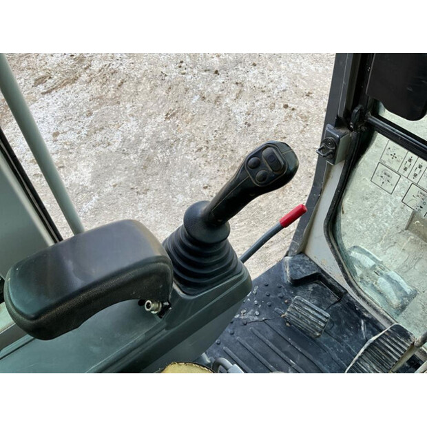 2016 TAKEUCHI TB240-47921221