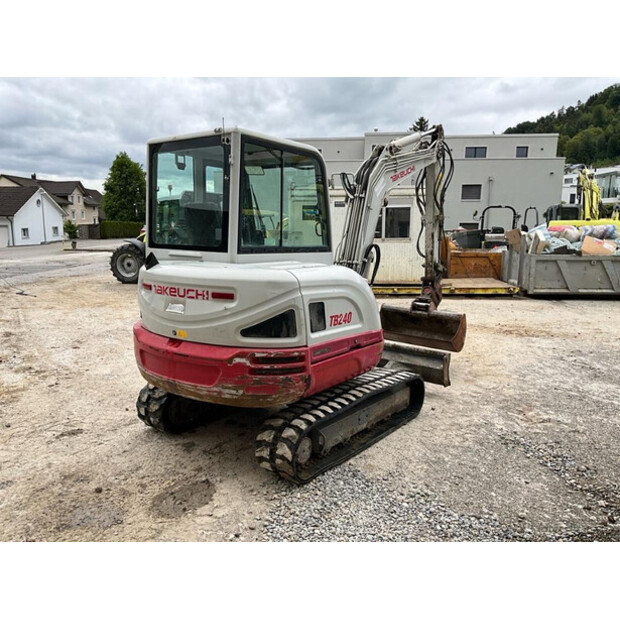 2015 TAKEUCHI TB240-47921251
