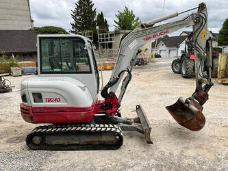 2015-takeuchi-tb240-1464335-47921252