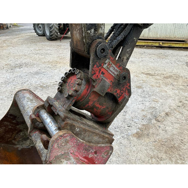 2015 TAKEUCHI TB240-47921256