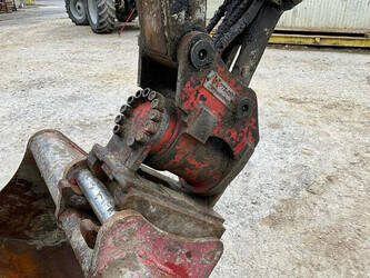 2015-takeuchi-tb240-1464335-47921256