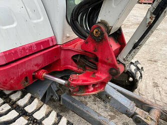 2015-takeuchi-tb240-1464335-47921257