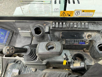 2015-takeuchi-tb240-1464335-47921261