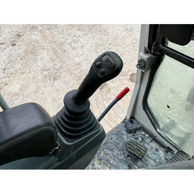 2015 TAKEUCHI TB240-47921262