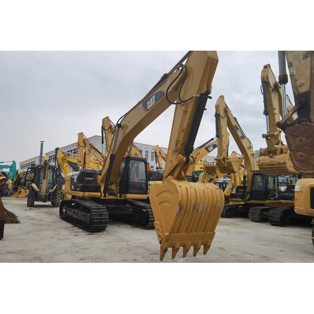 2025 Caterpillar 330D-47928852