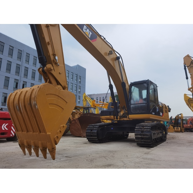 2025 Caterpillar 330D-47928854
