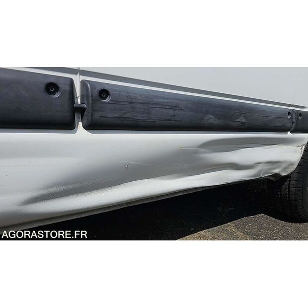 2004 Renault Master-47932910