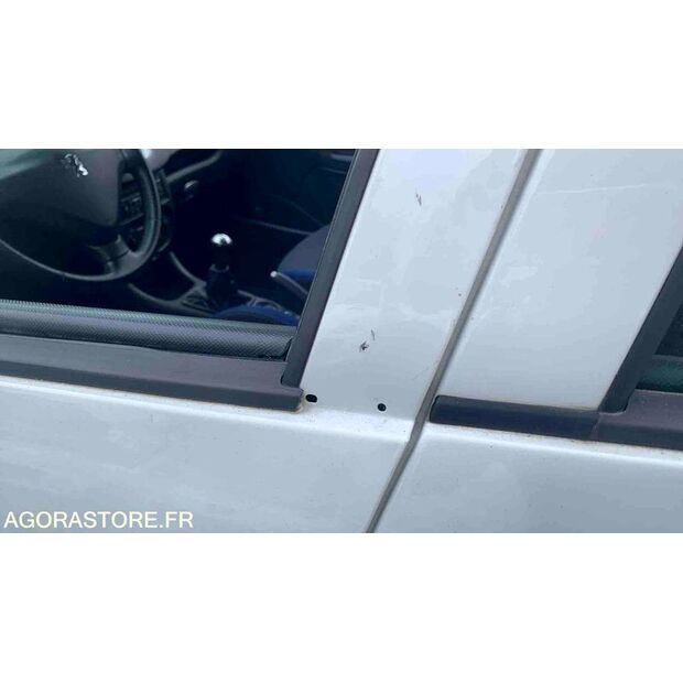 2012 Peugeot 206-47932975