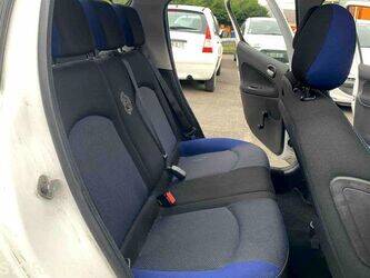 2012-peugeot-206-1464125-47932996
