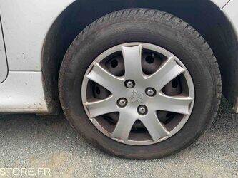 2012-peugeot-206-1464125-47933014