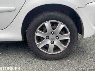 2012-peugeot-206-1464125-47933026