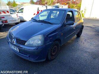 2004-renault-clio-1464139-47933244