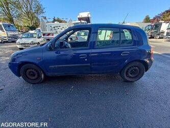 2004-renault-clio-1464139-47933250
