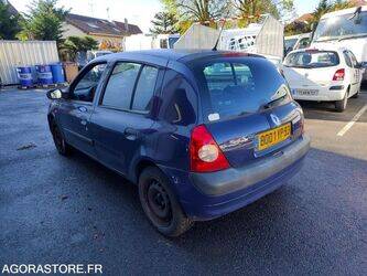 2004-renault-clio-1464139-47933252