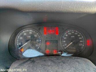 2004-renault-clio-1464139-47933256