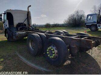 2009-renault-premium-1464530-47952225