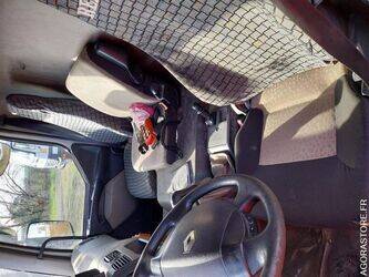 2009-renault-premium-1464530-47952226