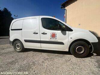 2016-peugeot-partner-1464559-47952933