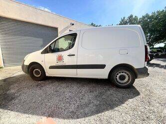 2016-peugeot-partner-1464559-47952934
