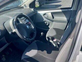 2006-peugeot-107-1464576-47953374