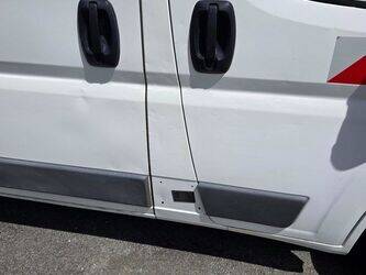 2010-peugeot-boxer-1464580-47953479