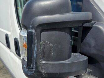 2010-peugeot-boxer-1464580-47953488