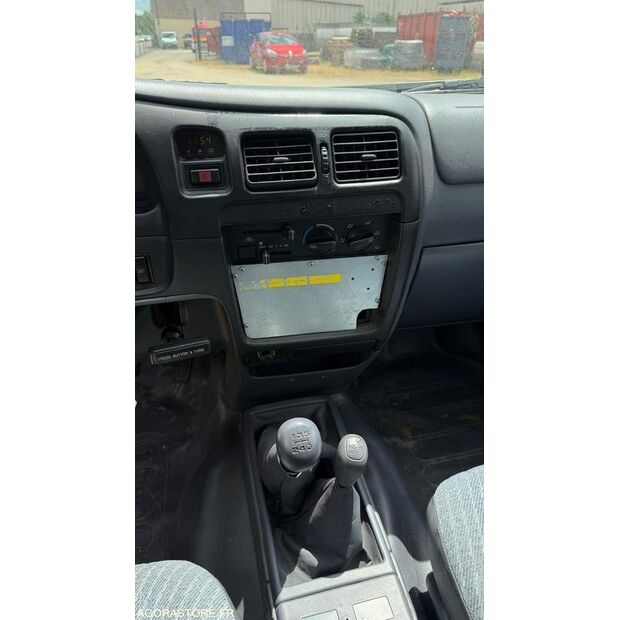 2001 تويوتا Hilux-47953751