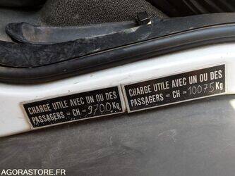 2012-renault-premium-1464597-47953979