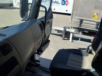 2012-renault-premium-1464597-47953990