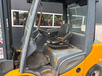 2011-jungheinrich-dfg-425s-1464665-47957141