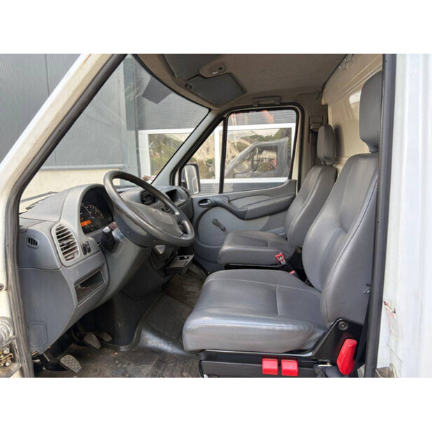 2005 Mercedes-Benz 311CDI-47957845